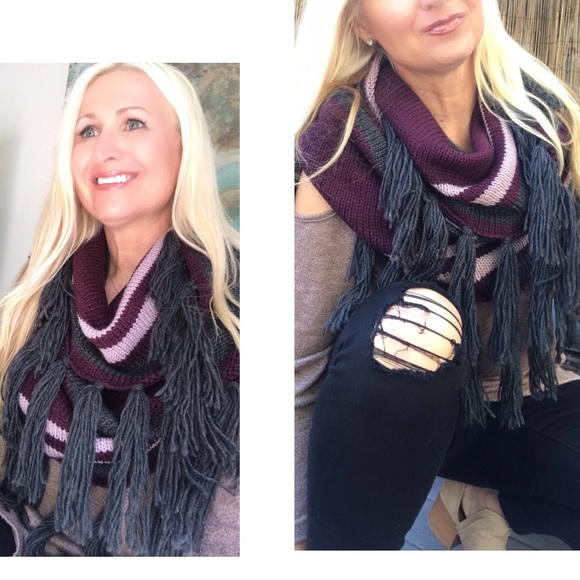❄️Burgundy & Gray Fringe Infinity Scarf 🌟 - Picture 2 of 4